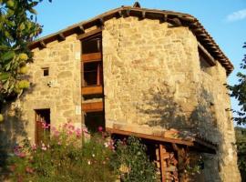 Holiday Home Gîte de Chapelèche Les Châtaigniers für 7 Pers- by Interhome, hotell sihtkohas Gluiras