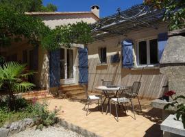 Holiday Home À l'abri du Mistral by Interhome – hotel w mieście Collorgues