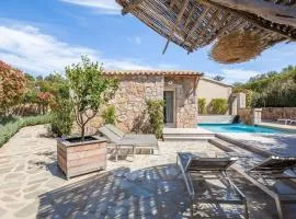 Holiday Home Luxuriöse Schäferei 2km vom Strand von Santa Giulia entfernt by Interhome