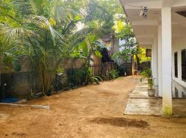 La PRINCE Hostel and hotel, hotel u gradu 'Trincomalee'