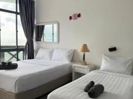 Sea & Pool View 1BR Suite Mahkota Sleeps 5