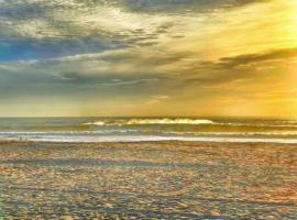 Luxe Beachside Escape Near Channel Islands, hotel en Oxnard