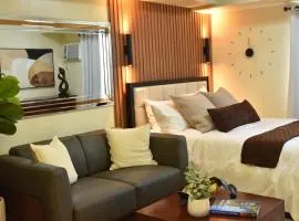 The C Suite - Romantic Hotel-Style Suite with Taal View & Parking