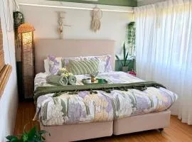 Mystic Gardens with private entrance and bathroom