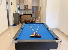Ayaan Snooker Home 5 at Quintet Apartment with Private Parking