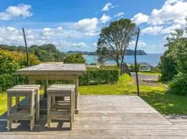 Bush to Beach, Hot Water Beach