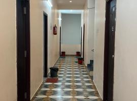 ARGESH Residency, готель з парковкою у місті Puducherry Airpoert