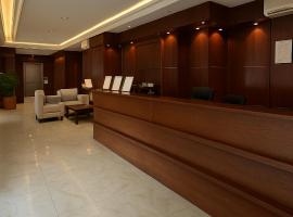 راما دبي للشقق المخدومة -النهضه شارع السديري -اقتصادي, hotell sihtkohas Quai