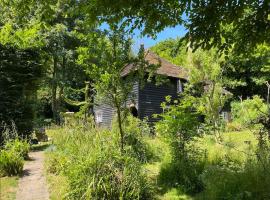 3 bedroom remote rural idyll on the North Downs, Hotel in Faversham