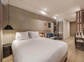 Laureles Studios - Tomas