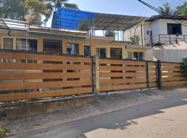 Transit Sanctuary Makumbura - Cozy 1BR near Highway, hotel a Pannipitiya