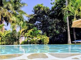 WHITE Nyumba Malindi，馬林迪的有停車位的飯店