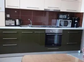 Apartament 70mp 3 camere 4 paturi acces pentru 7 persoane