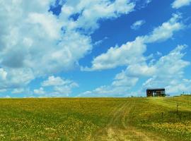 The tiny homes at The Original Farm, hotel din Yass