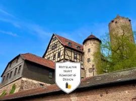 Amalias Burgwohnung - stilvolles Apartment mit Aufzug & Garten in der Hinterburg Schlitz - 2 Schlafzimmer, Parkplatz, Historisches Flair für Paare & Ruhesuchende