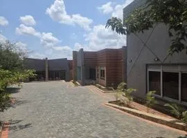 PauK Villa Apartments & Hotel