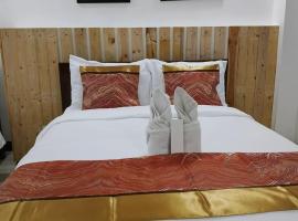 D'Builders Rooms Hotel، فندق في Sampong