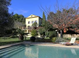 Le Figuier, exceptional villa, air conditioning and pool, hotel a Cotignac