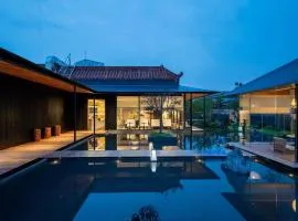 Terra Art Sky Garden Boutique Hotel Chengdu with English-Speaking,Pick-up Service &Laundry Service , Local Tours