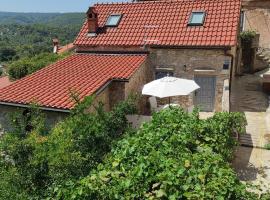 Viesnīca Kameni zid pilsētā Jelsa