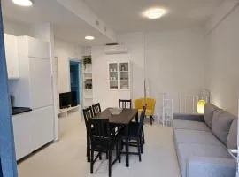 Casa Perla, lussuoso ed elegante appartamento con cortile a pochi passi dal mare