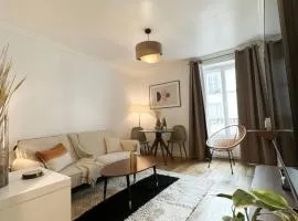 Cozy apartment with living room Puteaux, la Dfense