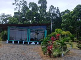 Tropical Crystal House โรงแรมในกวาปิเลส