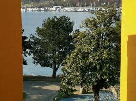 Lake Maggiore Waterfront Retreat - Walking distance to Everything, hotel a Muralto