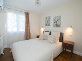 Luxe Neuf - Parking Rue Gratuit - 4mn à pied Gare RER B Arcueil Cachan - 10mn Paris RERB - AC - Climatisation - Netflix inclus - From 1 to 6 guests, hotel a Cachan
