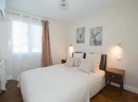 Luxe Neuf - Parking Rue Gratuit - 4mn à pied Gare RER B Arcueil Cachan - 10mn Paris RERB - AC - Climatisation - Netflix inclus - From 1 to 6 guests