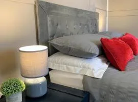 Springfield Apartment - Train to Glasgow or Edinburgh - Private Parking & Wifi