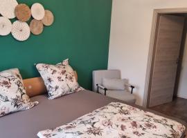 Roth में, होटल Ferienwohnung Wiesengrund, Ruhig im Ortsteil von Roth, nähe Rothsee, 25 min Messe Nbg