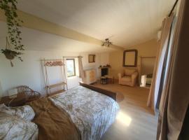 Le Gîte du Noyer, hotel i Curçay