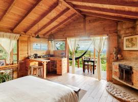 Cabaña Del Ermitaño entre los árboles del bosque de Efímero la Ceja – hotel w mieście La Ceja