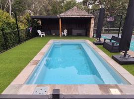 U1 Luxury Country Retreat Pool Spa & Family Friendly, hotelli kohteessa Morang