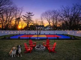 Private Pickleball Court, 3 King Beds, Pet Friendly, Minutes to Downtown Indy