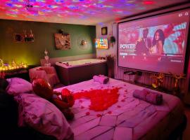 App jacuzzi & piscine privée - loveroom - Suite Emeraude, hotel a Rocbaron