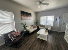 Spacious Family Townhouse, Hotel in Edmond