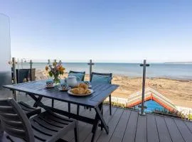 2 Bed Beach House in a fantastic sea front setting