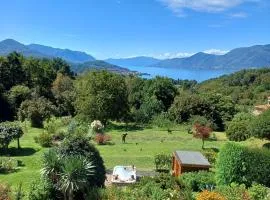 Casa Fiorita, Luino, il tempo rallenta tra lago e fiori