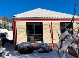 Exklusives Ferienhaus Conradshöh mit Sauna und Terrasse, Hotel in Ilmenau