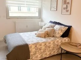 Riviera face à la gare