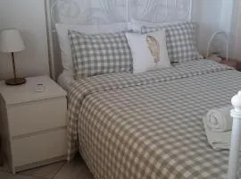 Skyline Vista - Sea View Apartment with Free Parking