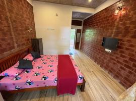 Stay Live Heal Lite, hotel a Pūrnānkuppam