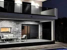 Villa LUXIA Luxury Holiday Retreat with Sauna & Fireplace outdoor lounge