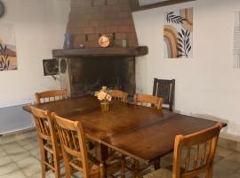Maison de montagne 8 couchages, khách sạn ở Aston