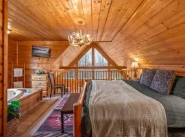 Couples or Fam Fun, King Bed, Pool Table, Jacuzzi, Hot Tub