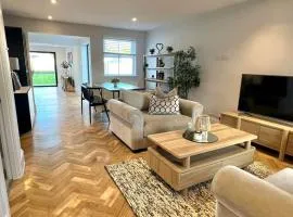 Newly Refurbished Bungalow- Large Garden- Parking