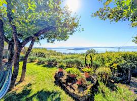 Villa Vista Lago con Jacuzzi e Campo Volley, Hotel in Monte del Lago