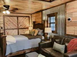 Love Me Still, hotel Broken Bow-ban